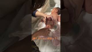 【肛門浣腸】便秘解消！ひなちゃん綿棒で浣腸 #shorts #赤ちゃん #baby #生後三週