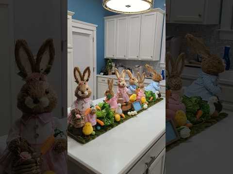 Quick and easy Easter TableScape. #diy #easterbunny #easterdecor