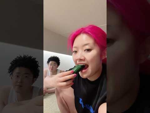 彼氏の育てたきゅうりを食べるASMR🥒