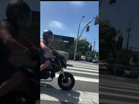 Honda Grom vs Sur Ron (low battery)