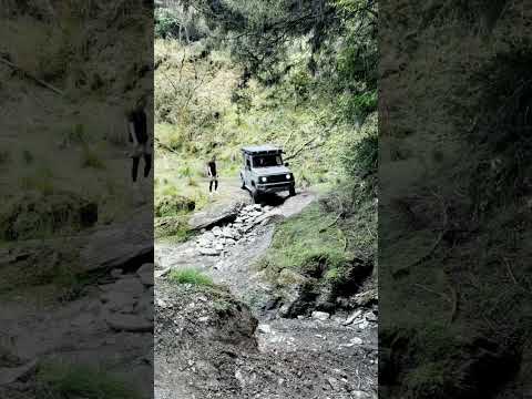 當你開著女友的愛車越野時，她的反應是….#jimny #camping #offroad