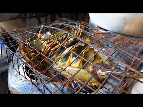 Thai food - horseshoe crab roe dish, fried fish meat som tam