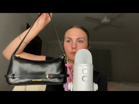 ASMR what’s in my bag 👛💕