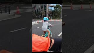 自転車メチャ速いちびっ子を発見！#shorts