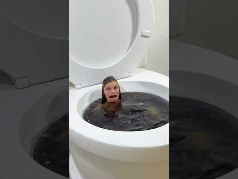 CRAZY LADY with SURPRISE FACE JUMPED Out of the Worlds Largest Toilet Black Pool #shorts