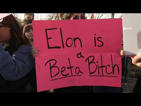 Protesters Comapre Trump to Hitler outside of US Capitol in Washington DC