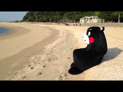 くまモン　海辺で黄昏る