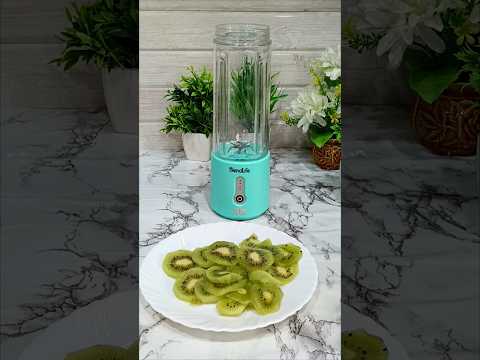 Refreshing Kiwi Juice in a Portable Blender – Quick & Healthy Drink Recipe!