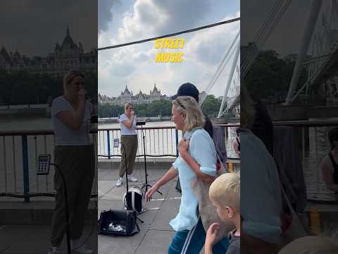 Street music on the Southbank area of London #londonlife #musicvideo #streetmusic