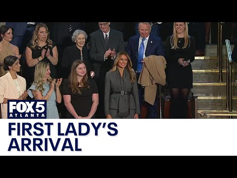 First lady Melania Trump arrives to applause | FOX 5 News