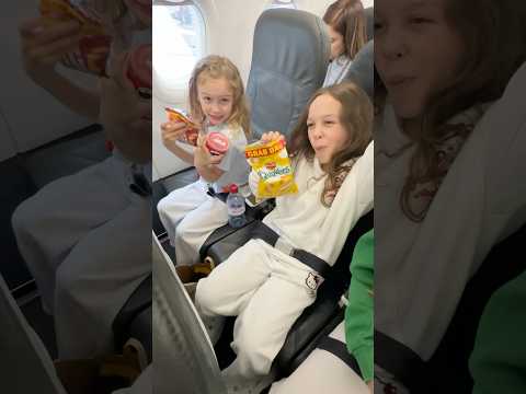 How to get free snacks at an airport #jonathanjoly #shorts #airport ￼