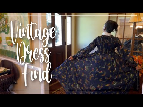 "Uncovering Stunning 1970s Vintage Dresses at an Estate Sale!"