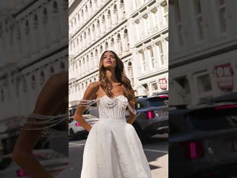 Carfelli Bride In New York City #weddingstyle #weddingdress #bridal #elopeinnyc #weddingstyle