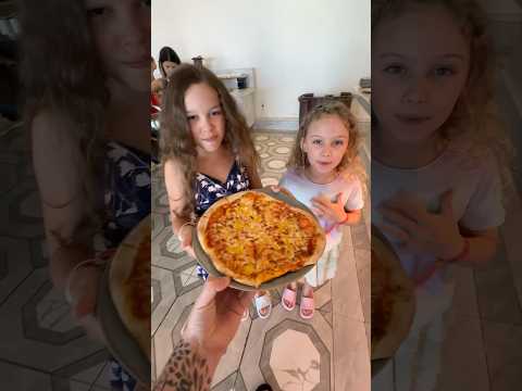 How to get FREE pizza #jonathanjoly #shorts ￼#daughter #vacation