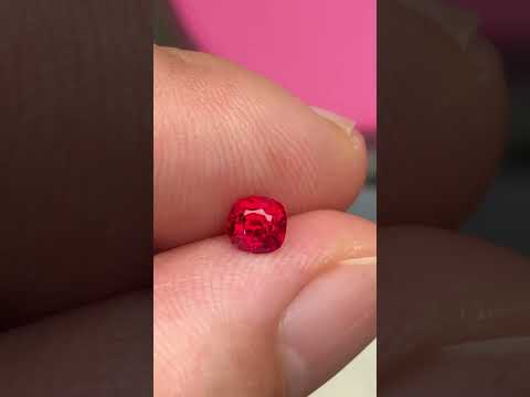 紅色尖晶石，淨度好，火彩非常好，1.26ct