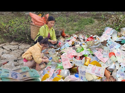 Poor mother and daughter go to pick up trash, suddenly pick up money - lucky girl