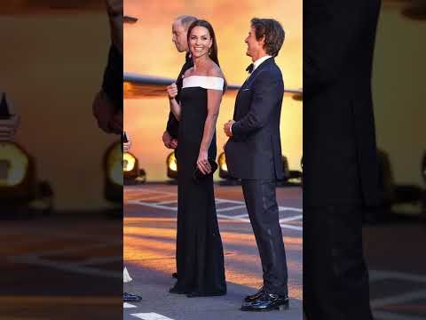 Tom Cruise Helps Kate Middleton on the Red-Carpet!#shorts #royalfamily #katemiddleton #tomcruise