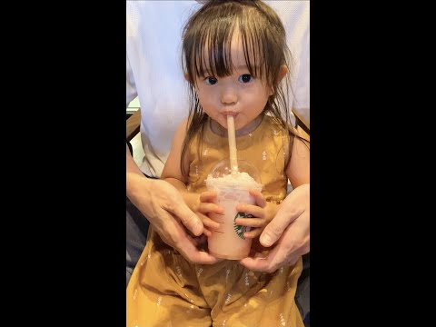 桃フラペチーノが美味しすぎて全部飲んだよ #shorts  #2歳