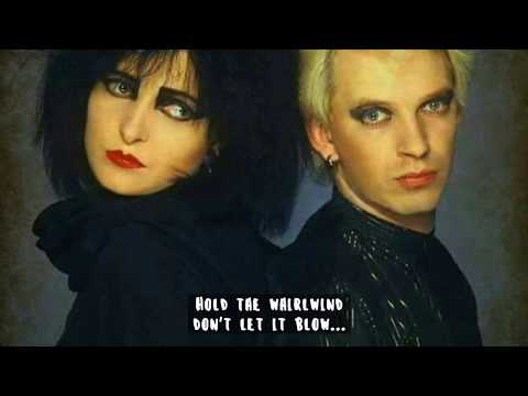 Siouxsie and The Banshees - The Ghost in You (LIVE-LYRICS)