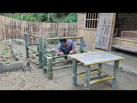 Uncle Quoc is about to complete a bamboo table and chair set for the girl.