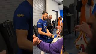 Steph was signing autographs and the fans were chanting MVP 🤣#DubNation #GSW #Warriors #GSWarriors