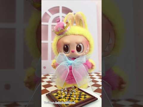 See how adorable our Queen of Labubu | Let's Checkmate Series - Vinyl Plush Hanging Card ✨💕🧸