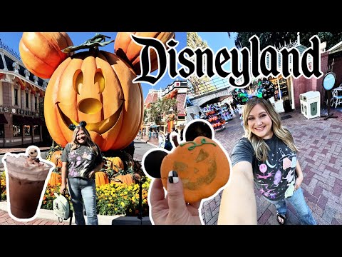 FALL TIME AT DISNEYLAND! 🎃👻 Solo Trip, Halloween Treats, + Happiest Haunts Tour