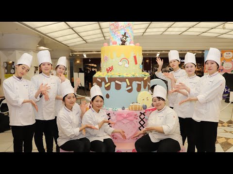 Namba Walk presents "Giant Cake Object Filled with Favorite Idols" by Baika Women's University