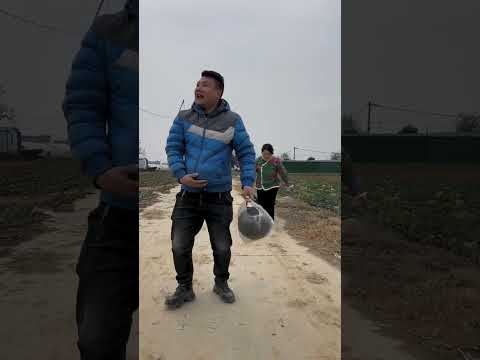 Funny Chinese Man Steal Fruit From Women Trolley #funny #shorts