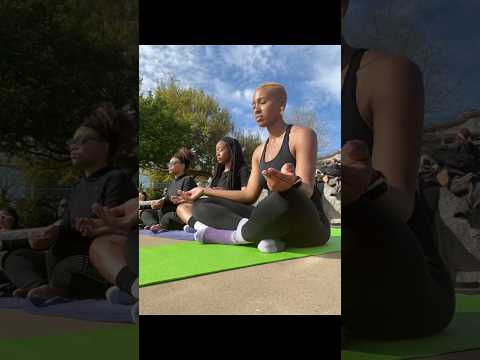 Nothing like outdoor yoga on a Saturday morning w/ @Daybreaker ☀️ 🧘🏾‍♀️