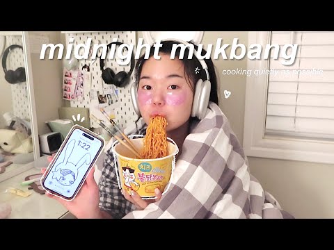 MIDNIGHT MUKBANG ep.1: Cooking Korean convenience store food at 1am