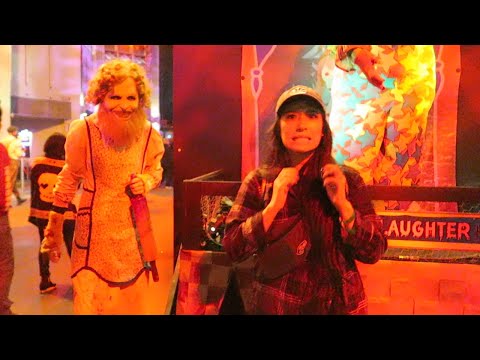 SCREAMING FOR 7 MINS STRAIGHT *FUNNY* | WALK THRU HALLOWEEN HORROR NIGHTS WITH ME