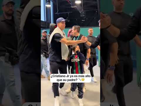 Cristiano Junior supera a su padre en estatura (vía turki_alalshikh/TT) #shorts | ESPN Deportes