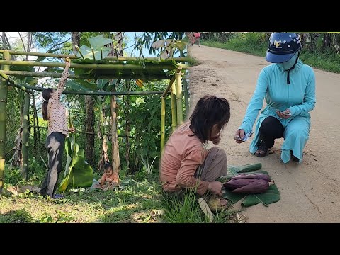 Single mother: Build bamboo house in forest _ daughter harvests banana flowers for sale