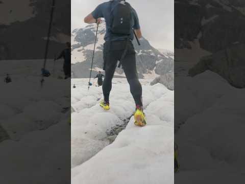 Follow us up close 🧊🏃🏼#shorts #trailrunning #glacier