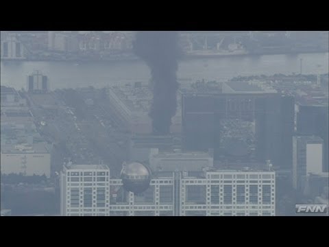 地震直後 台場周辺で火災発生 黒煙を上げる建設中のビル