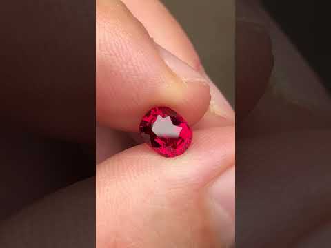 紅色尖晶石，全淨無瑕，火彩非常好，1.4ct