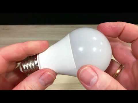 Enrole uma lâmpada Led que não funcione com fita isolante azul e o resultado irá surpreendê-lo!