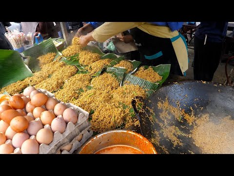 Great grandmother’s cooking skills! Fried egg scramble and fried noodles - Indonesian street food