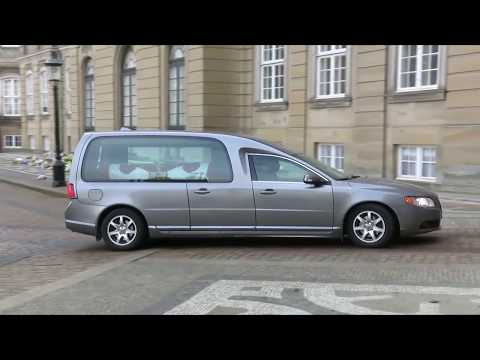 Prince Henrik's coffin arrives to Amalienborg Palace.