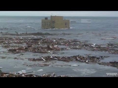 新地町に押し寄せる津波 【視聴者提供映像】