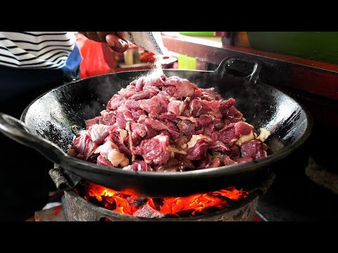 Must-eat goat meat Tongseng and goat meat satay - Indonesian Street Food