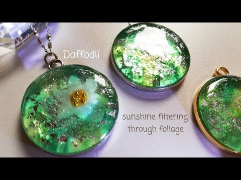 レジン🌲癒し効果大?!✨木漏れ日と水仙のネイチャーペンダント🌿resin/sunshine filtering through foliage/daffodil✨