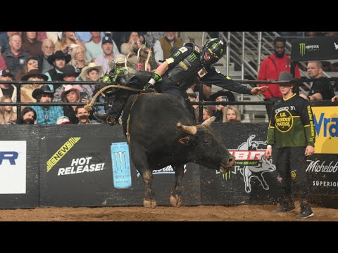 Legendary! Kaique Pacheco Notches Ride #400 on Flash Gordon!