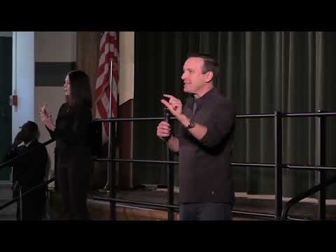 Senator Murphy Holds Citizens Meeting in West Hartford