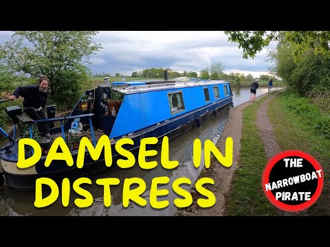 Bow Hauling a Broken Down Narrowboat - Who needs a horse when you have girl power! [Ep 3]