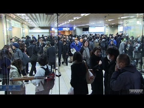 都内で帰宅困難者が続出 新宿駅付近