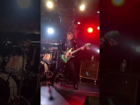 炸裂‼︎アラサーギター講師のインギーハイキックw🎸🦵