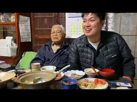 100歳に料理を振るう孫