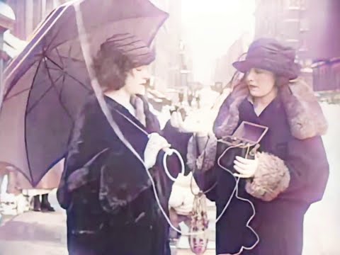 In 1922  the rich lady of the United States went shopping with a folding umbrella in her hand and w